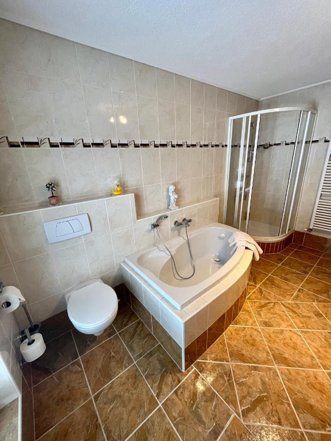 Landhaus Roland Umhausen Bagian luar foto